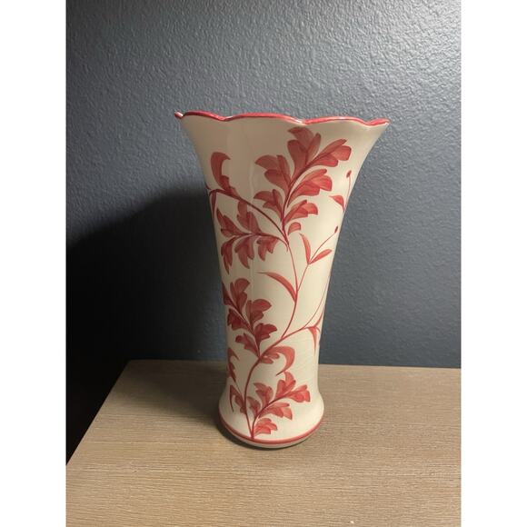Hand Painted Red Floral Scalloped Rim Vase Crackle Glaze Ceramic - Picture 1 of 7